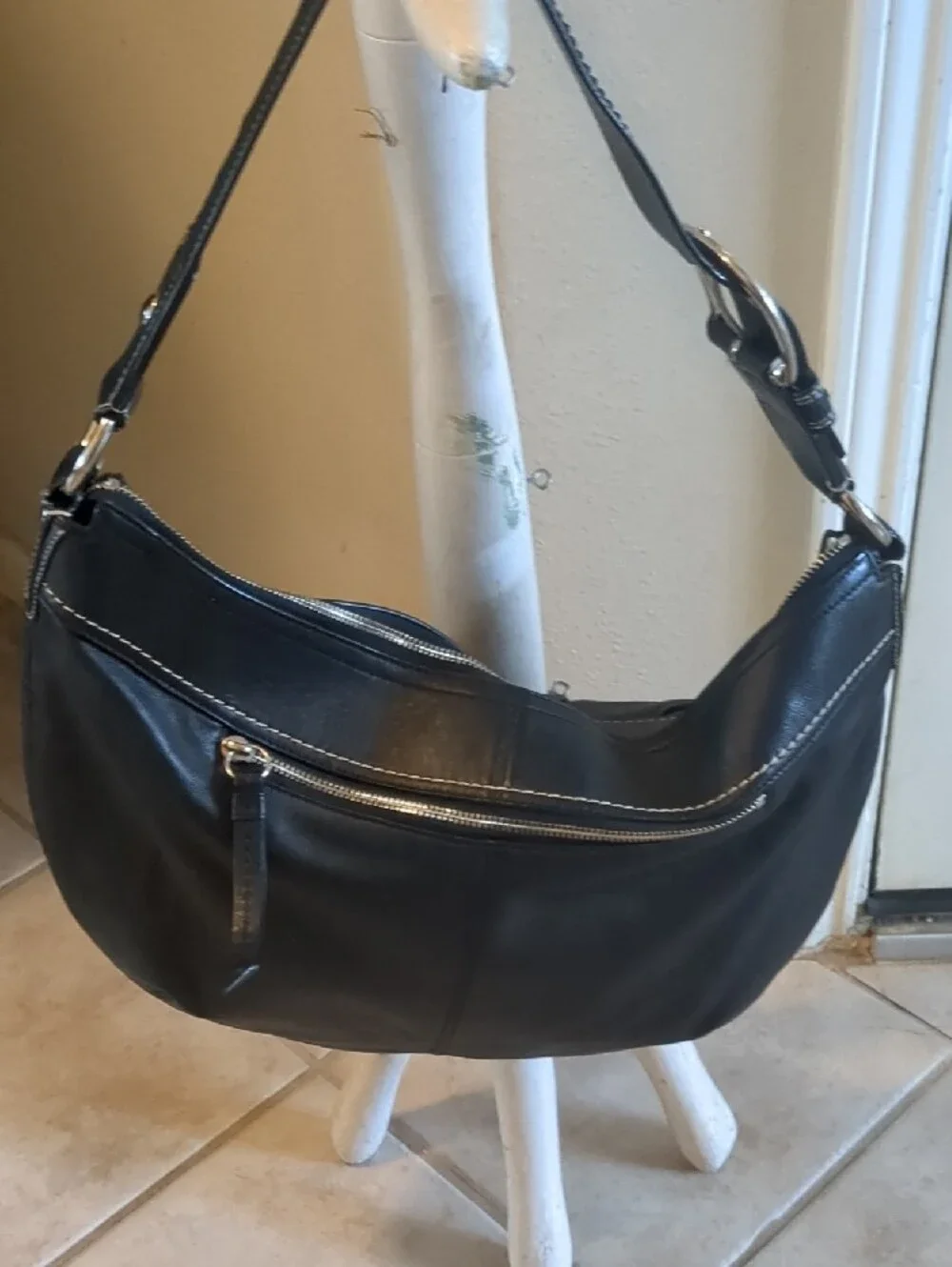 Coach Soho Black Leather Shoulder Bag with Contrast Stitching